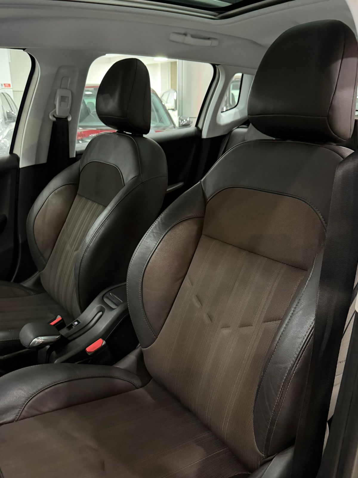 PEUGEOT 2008 7
