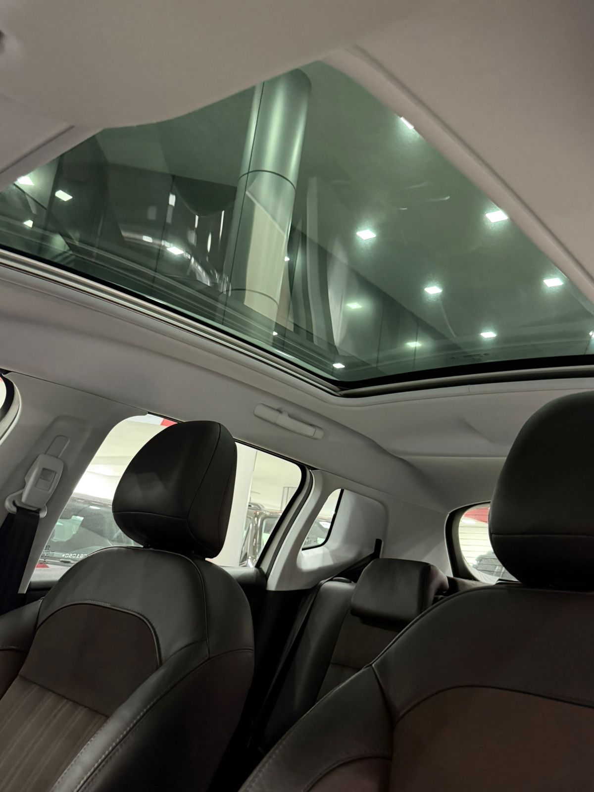 PEUGEOT 2008 8