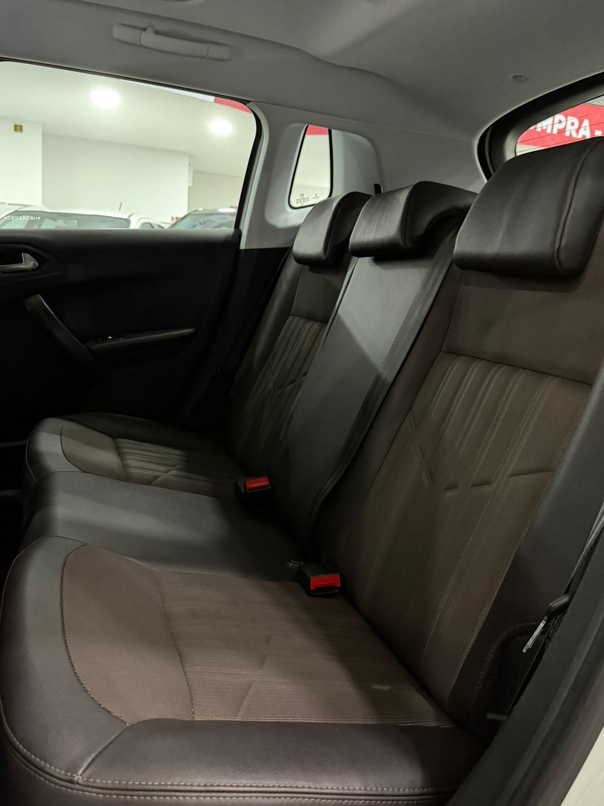 PEUGEOT 2008 9