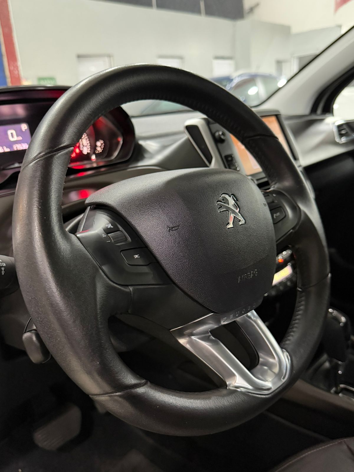 PEUGEOT 2008 5