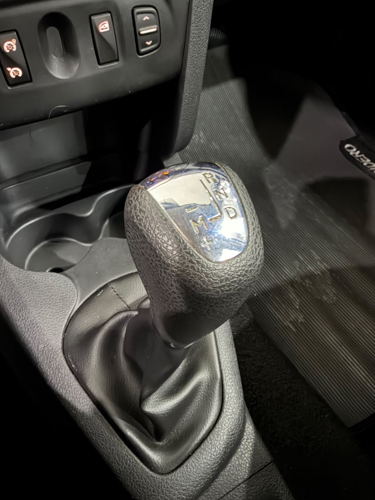 RENAULT SANDERO 8