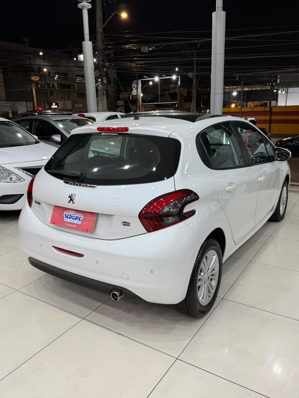 PEUGEOT 208 4