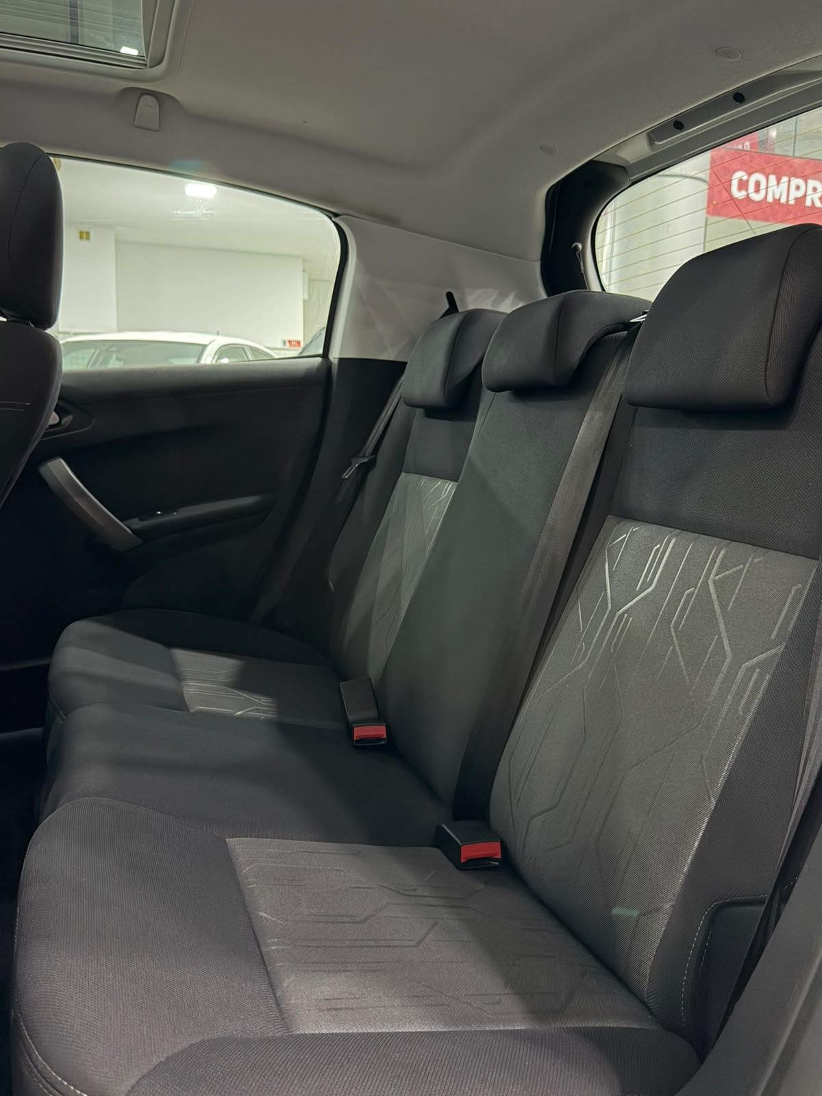 PEUGEOT 208 10