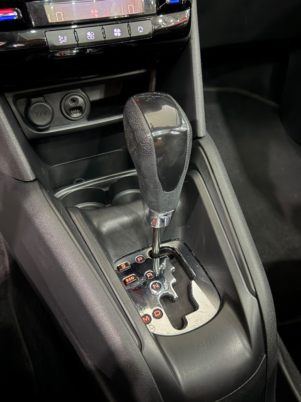 PEUGEOT 208 7