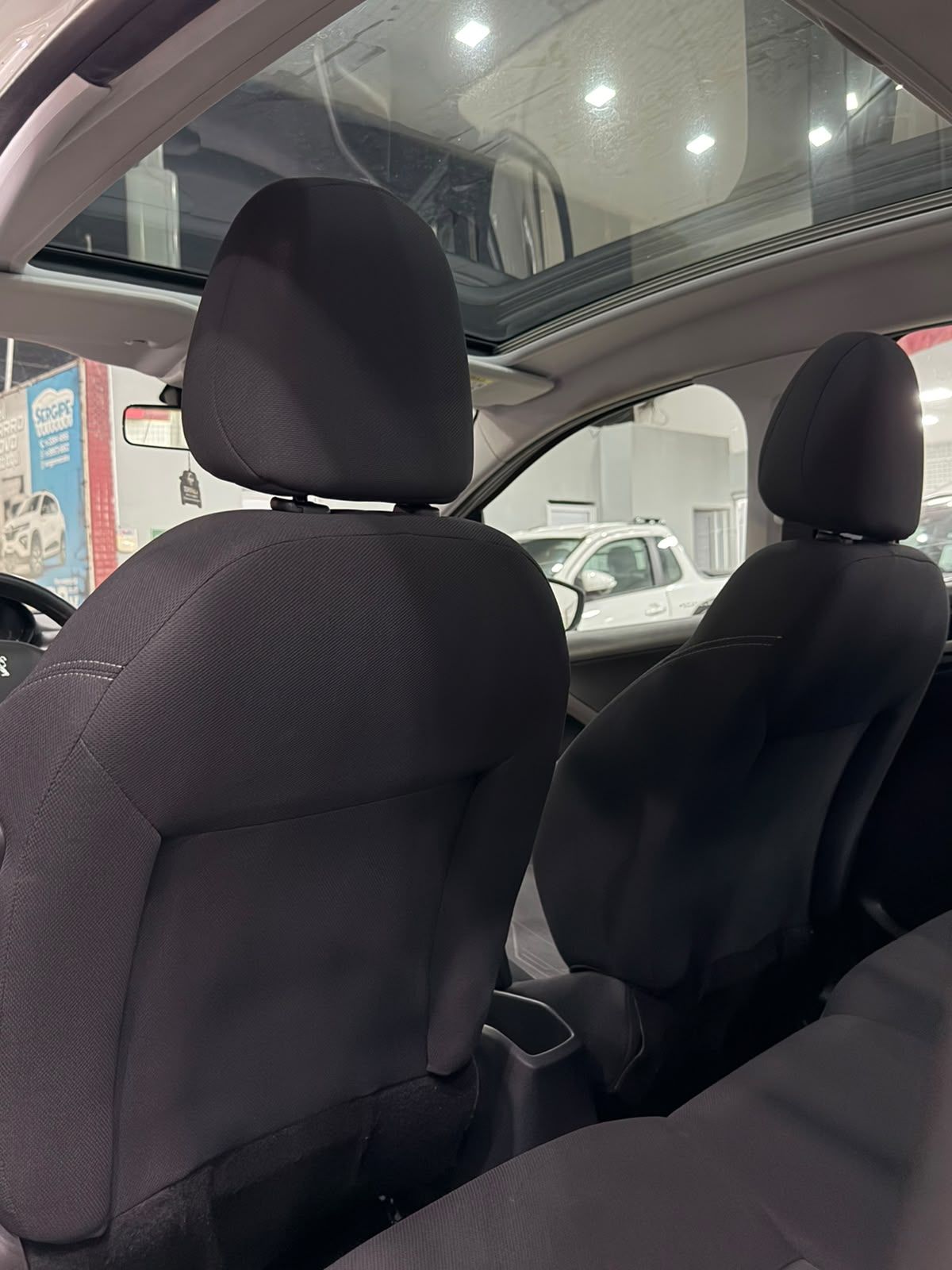 PEUGEOT 208 11