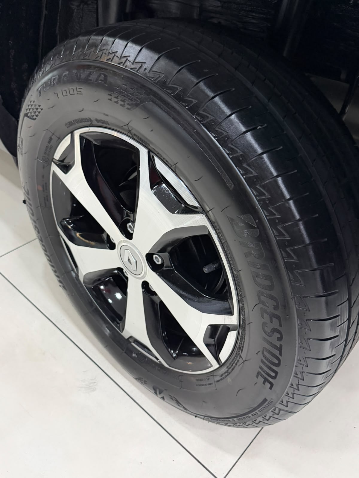 RENAULT DUSTER 8