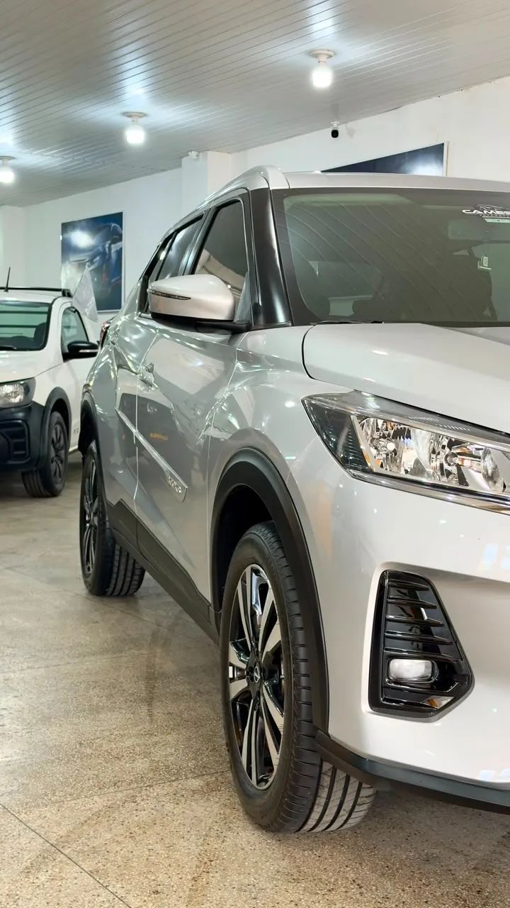 Nissan KICKS 4