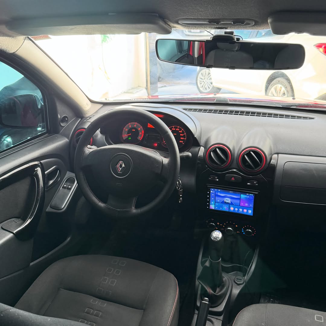 Renault Sandero 8