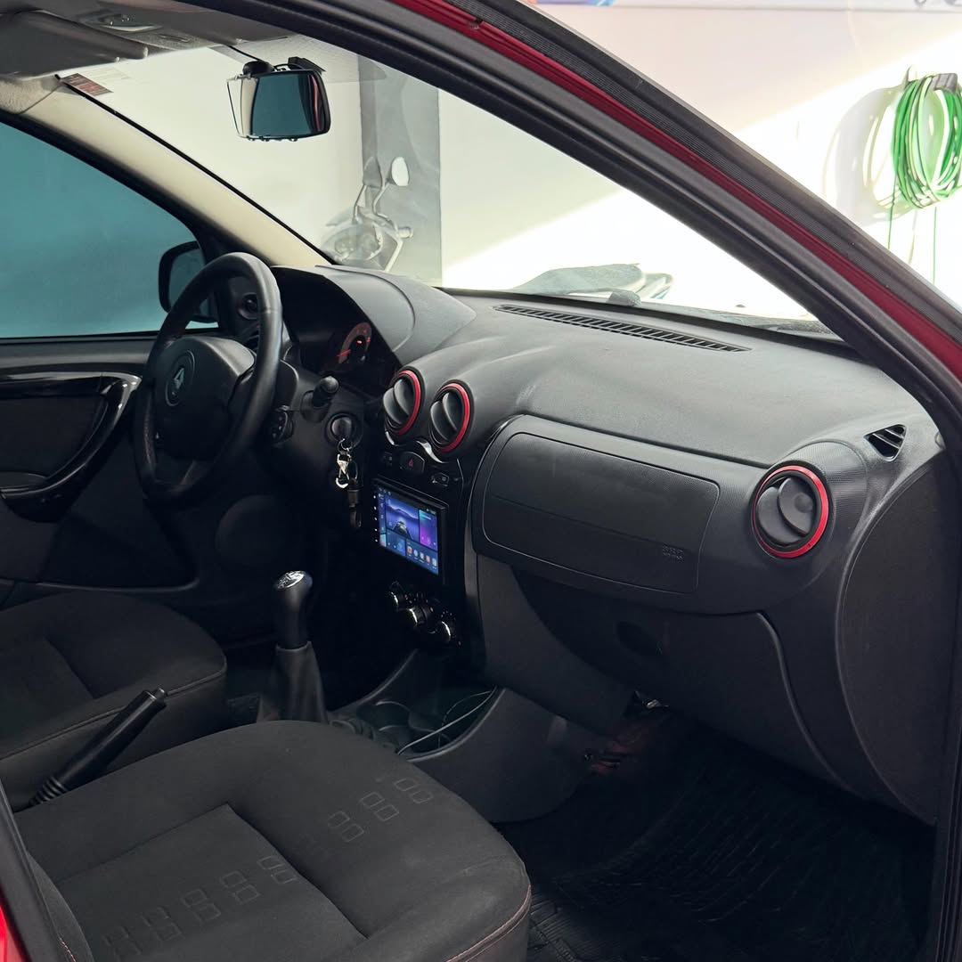Renault Sandero 9