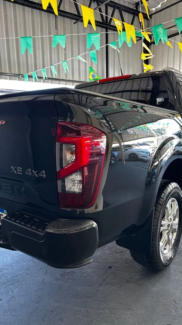 Nissan FRONTIER 5