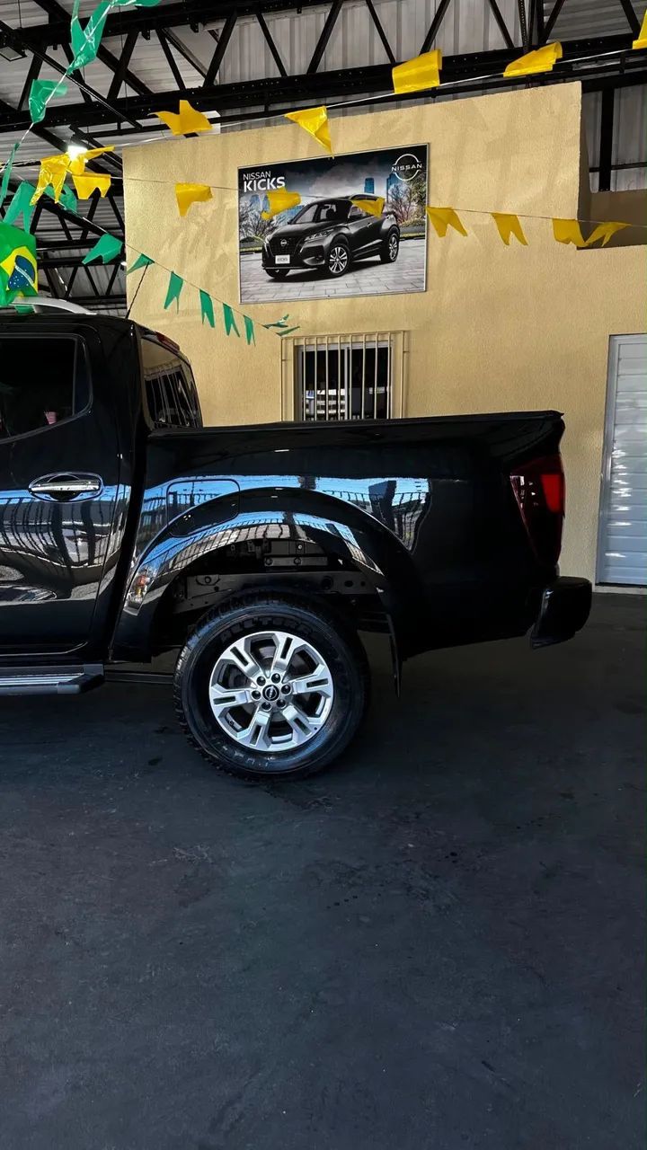 Nissan FRONTIER 4