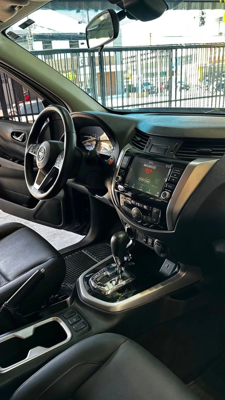 Nissan FRONTIER 19