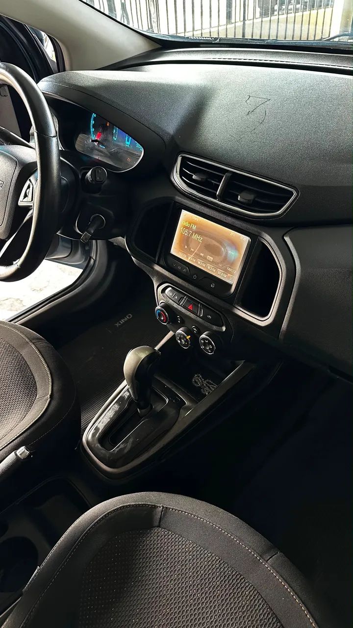 Chevrolet ONIX 18