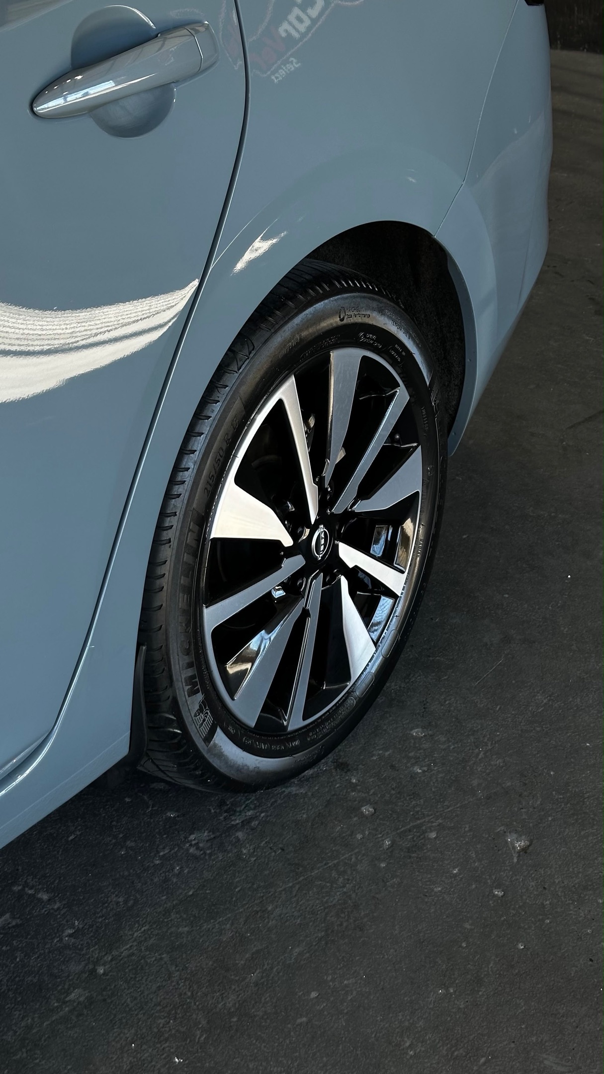 NISSAN NISSAN 4