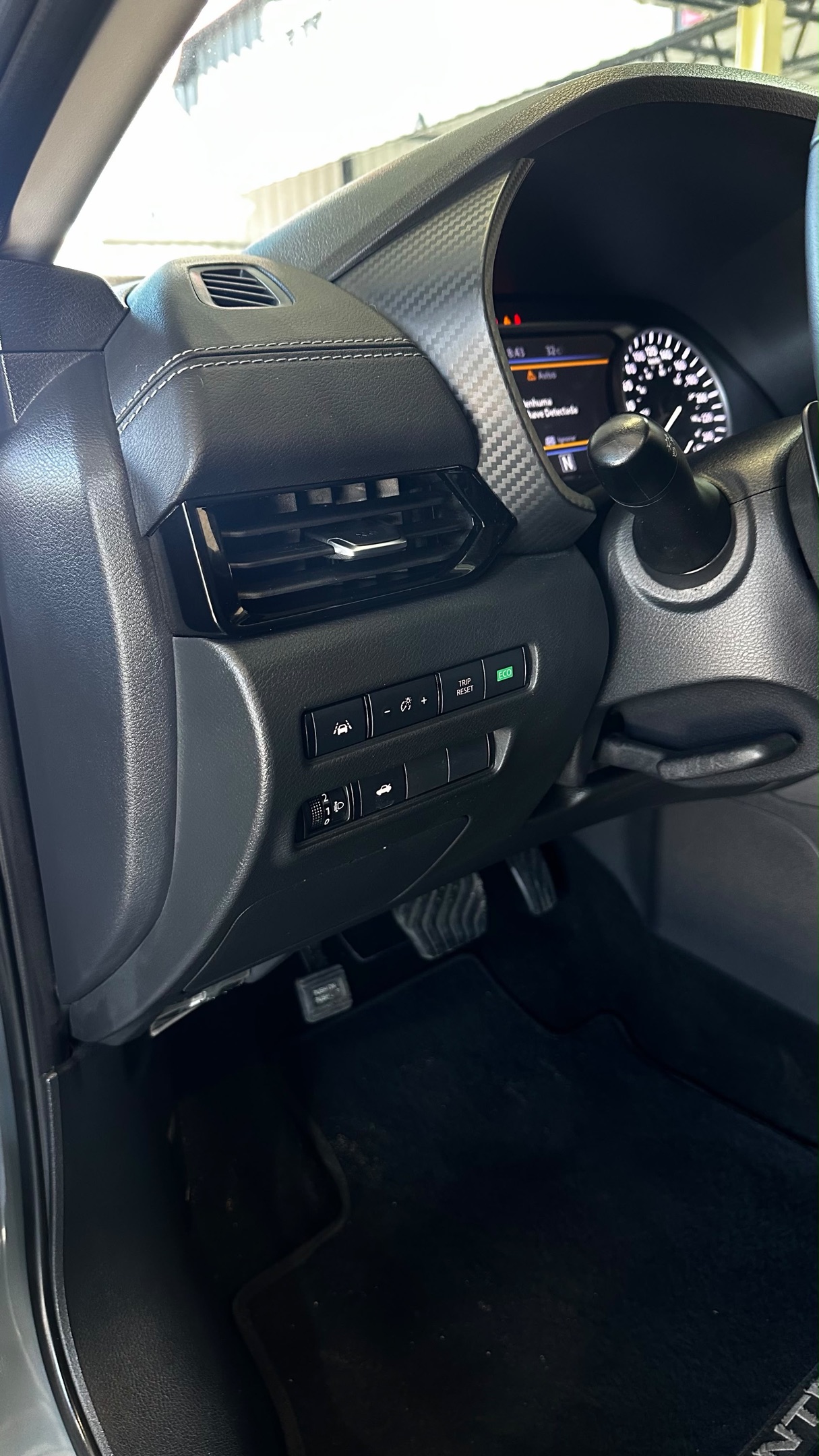 NISSAN NISSAN 11