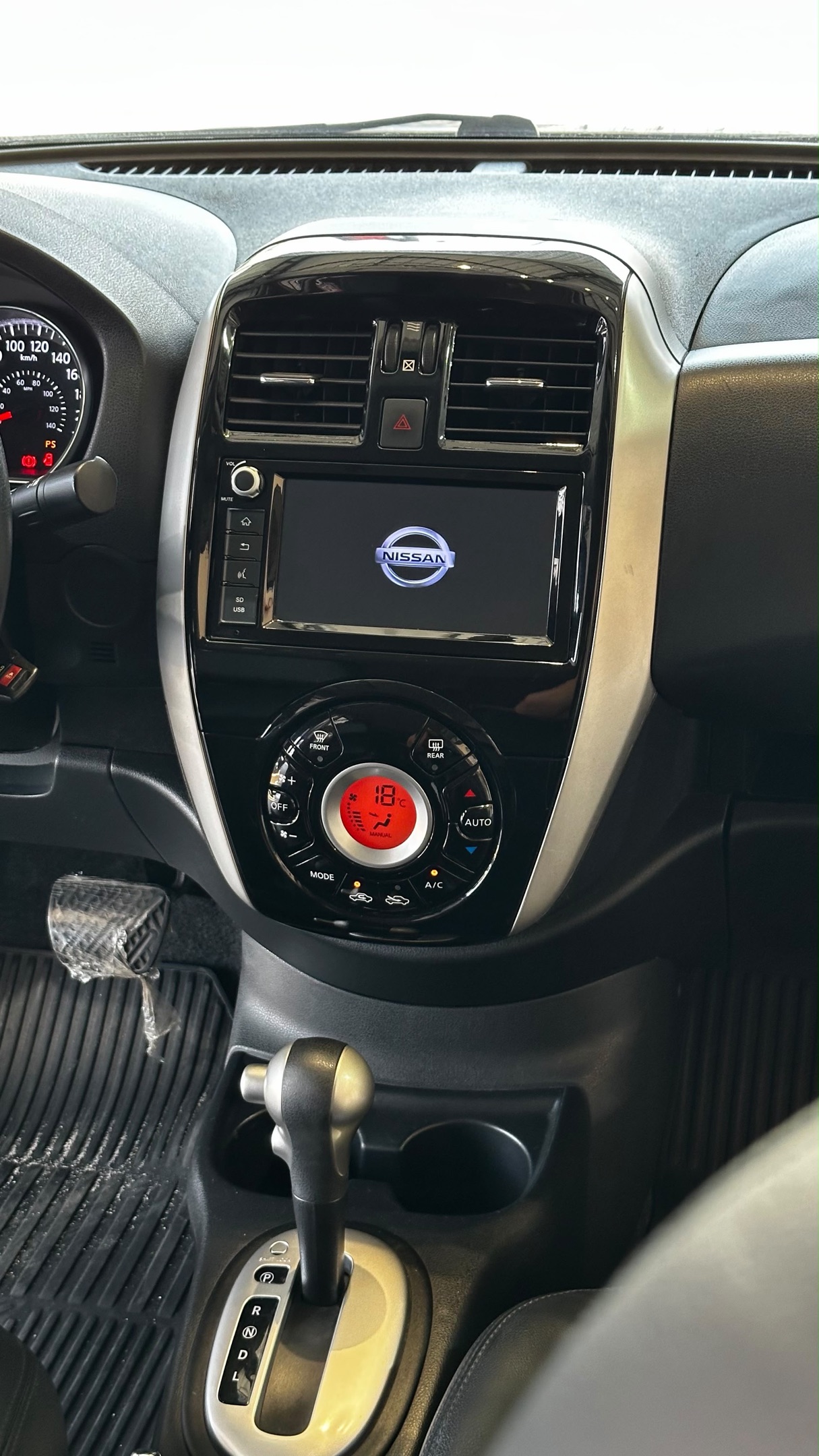NISSAN VERSA 16