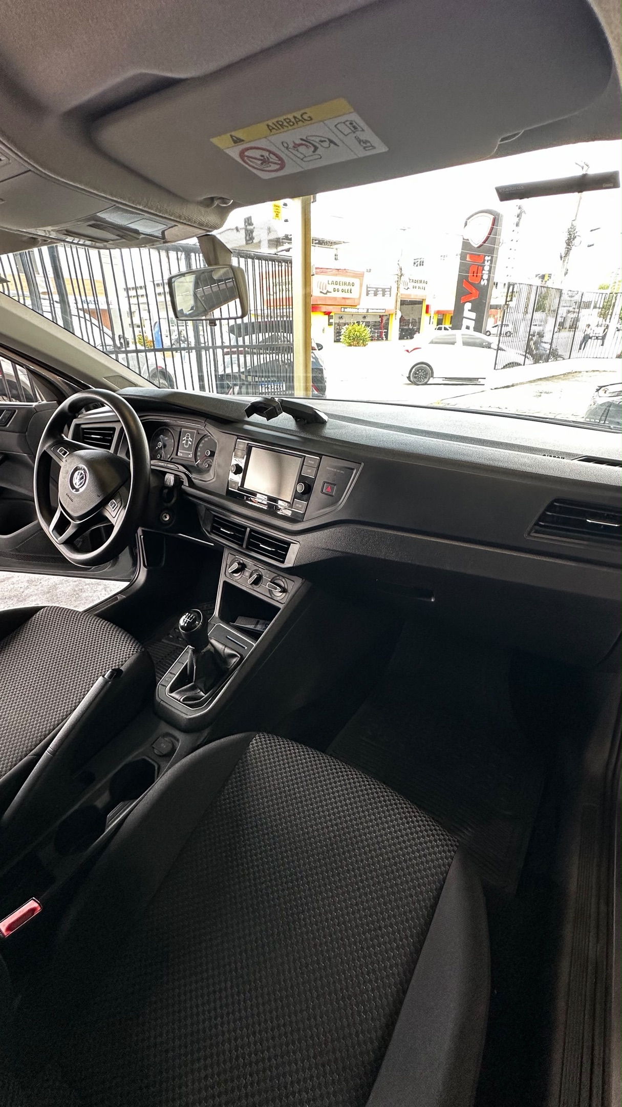 VOLKSWAGEN POLO 17