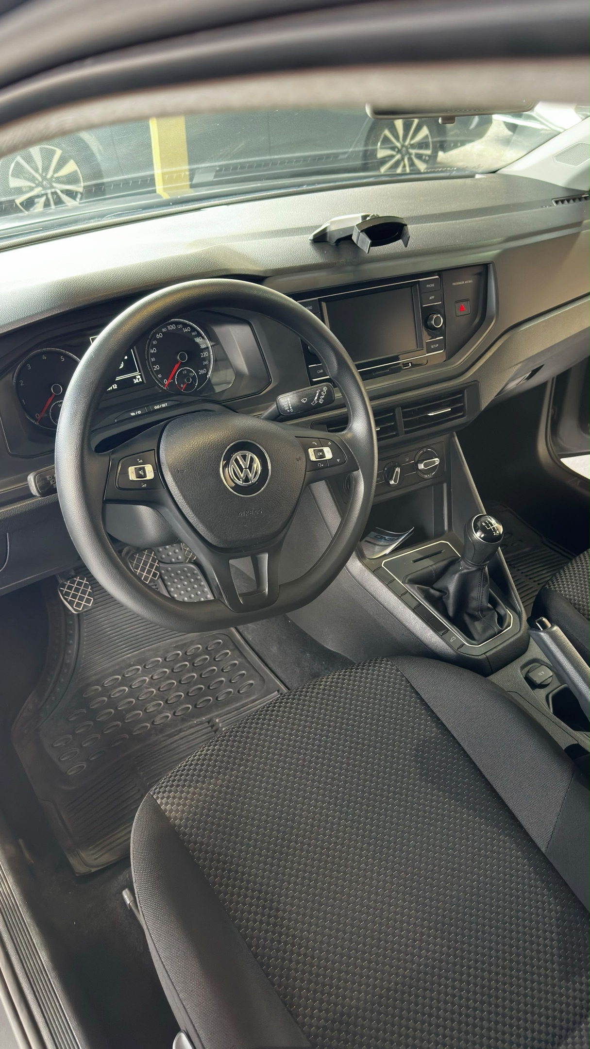 VOLKSWAGEN POLO 18