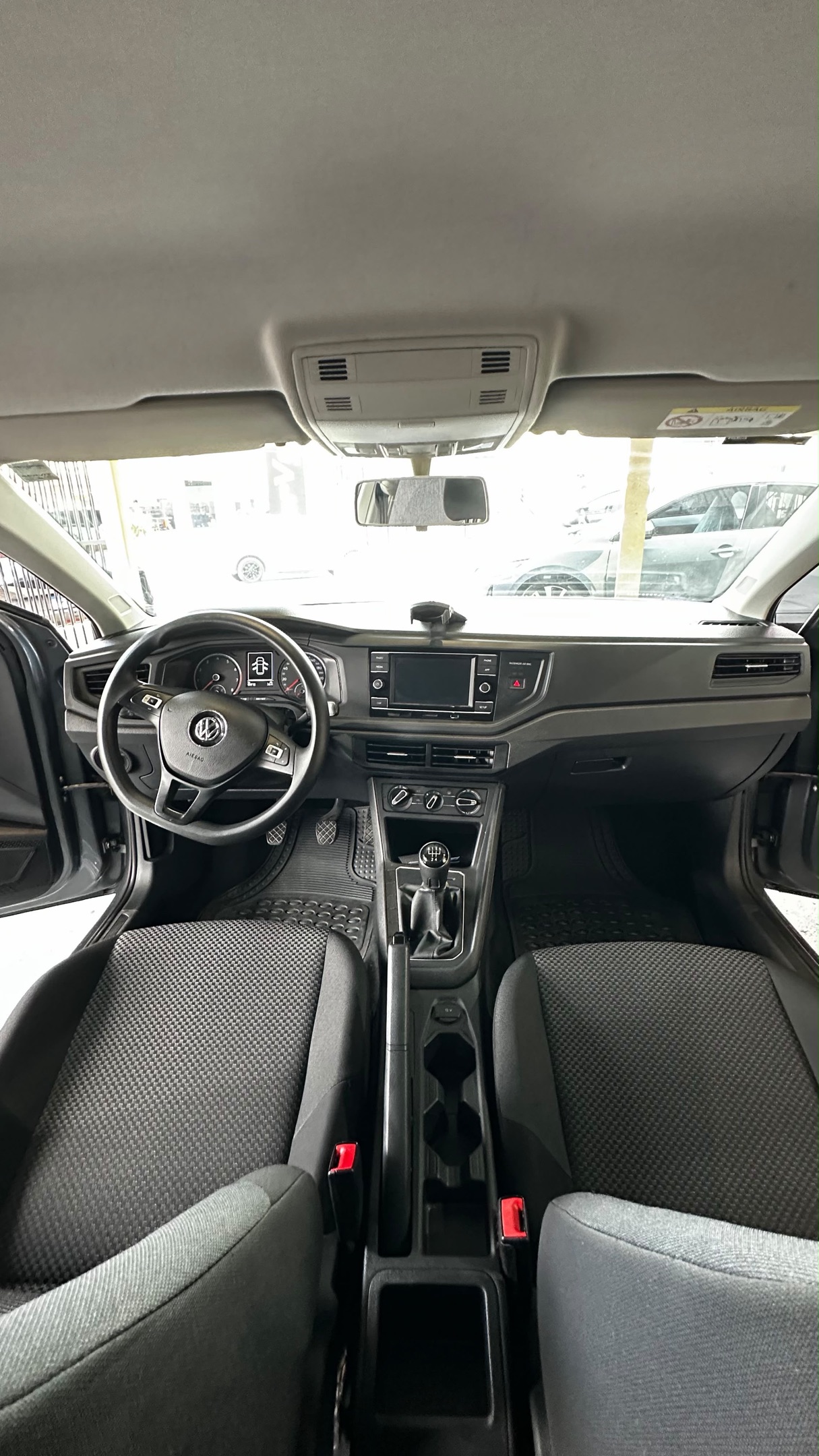 VOLKSWAGEN POLO 19