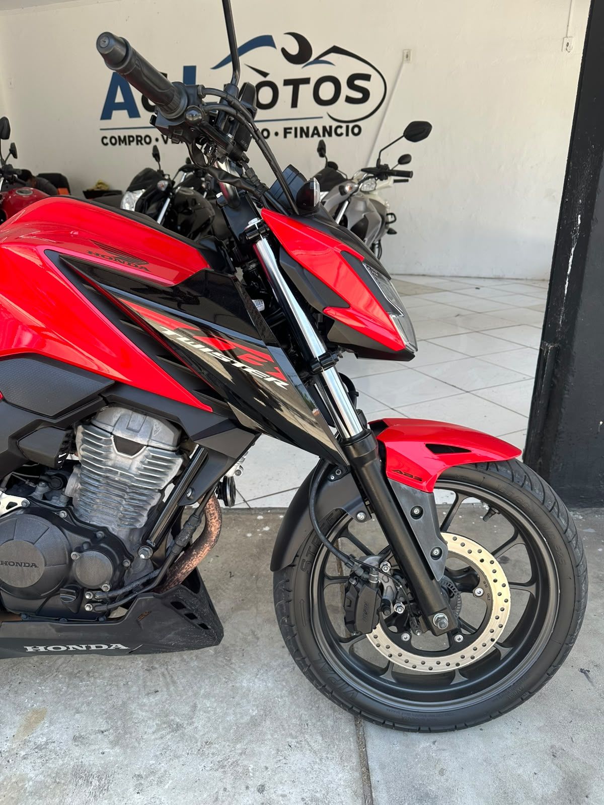 HONDA CB 300 9
