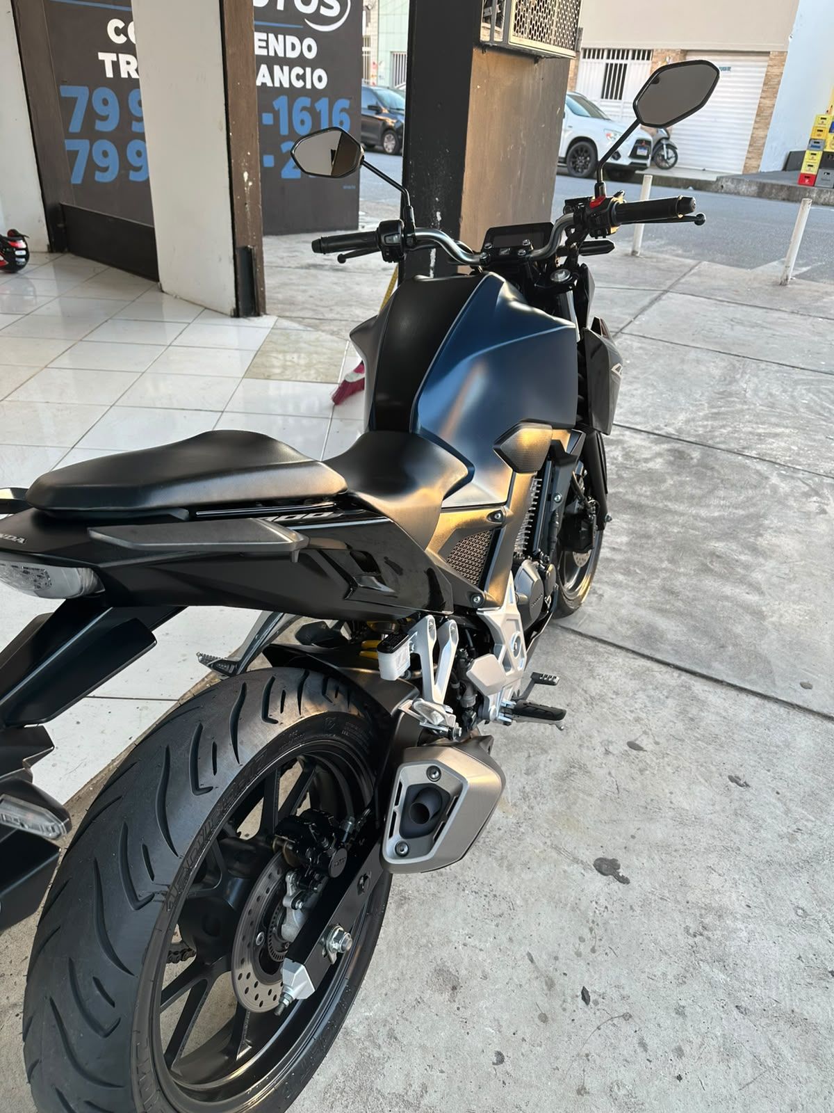 HONDA CB 300 6