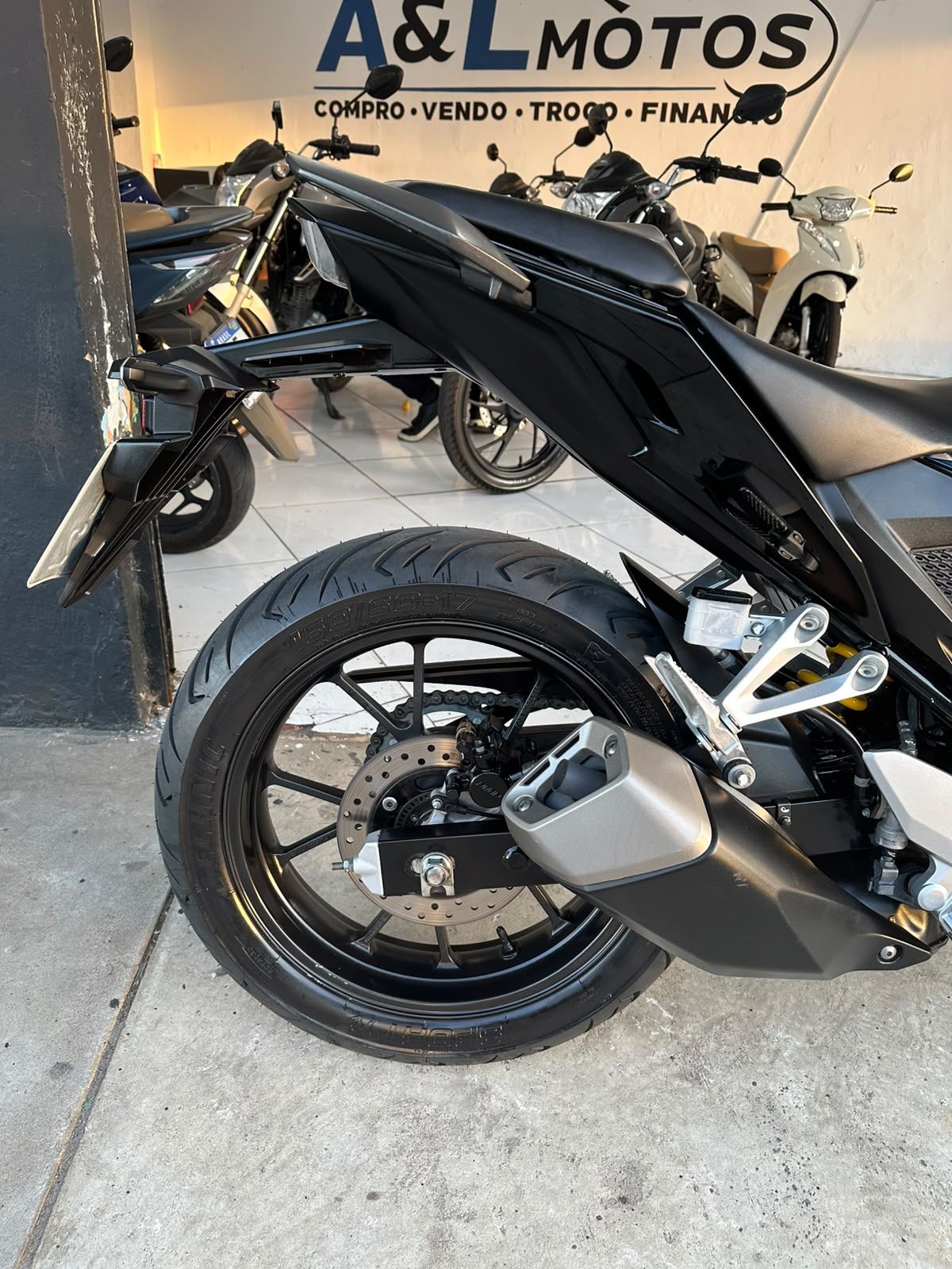 HONDA CB 300 7