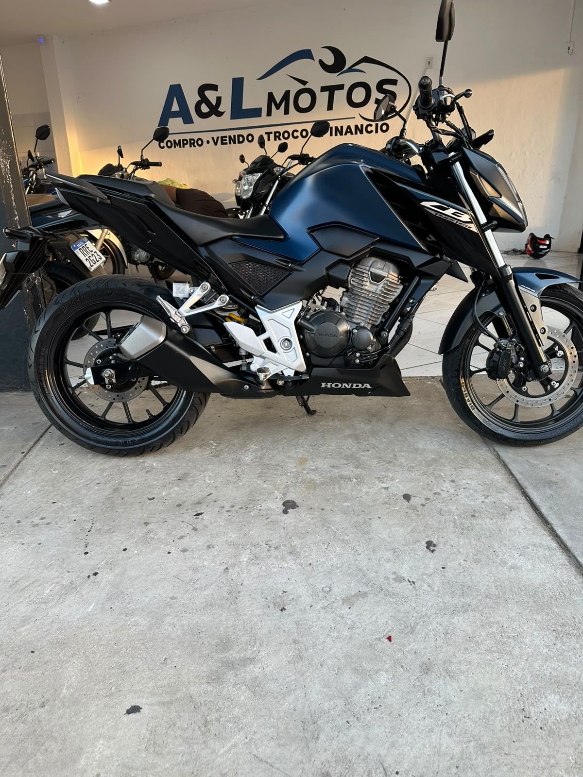 HONDA CB 300 2025