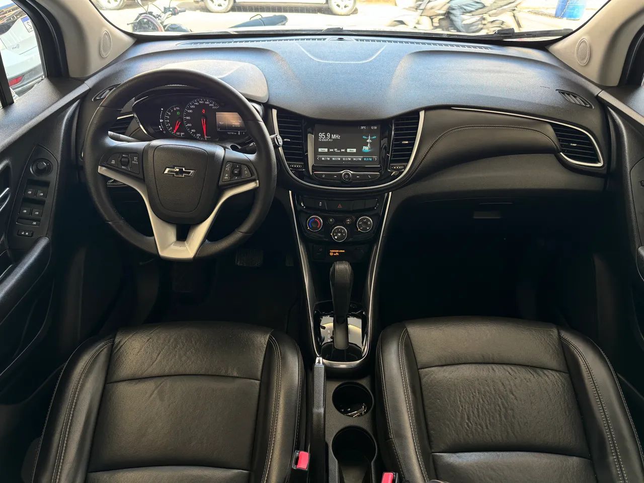 Chevrolet TRACKER 11
