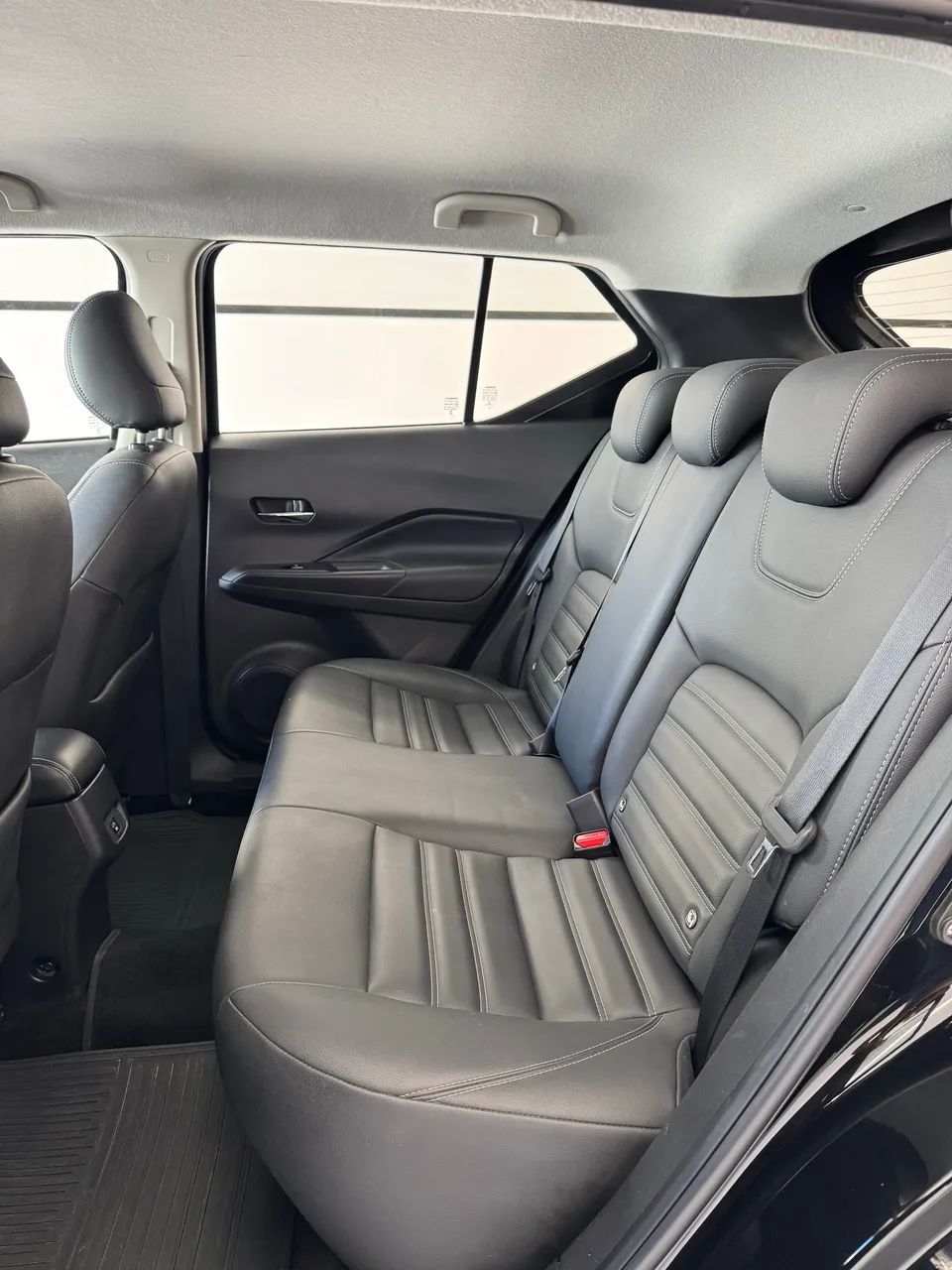Nissan KICKS 9