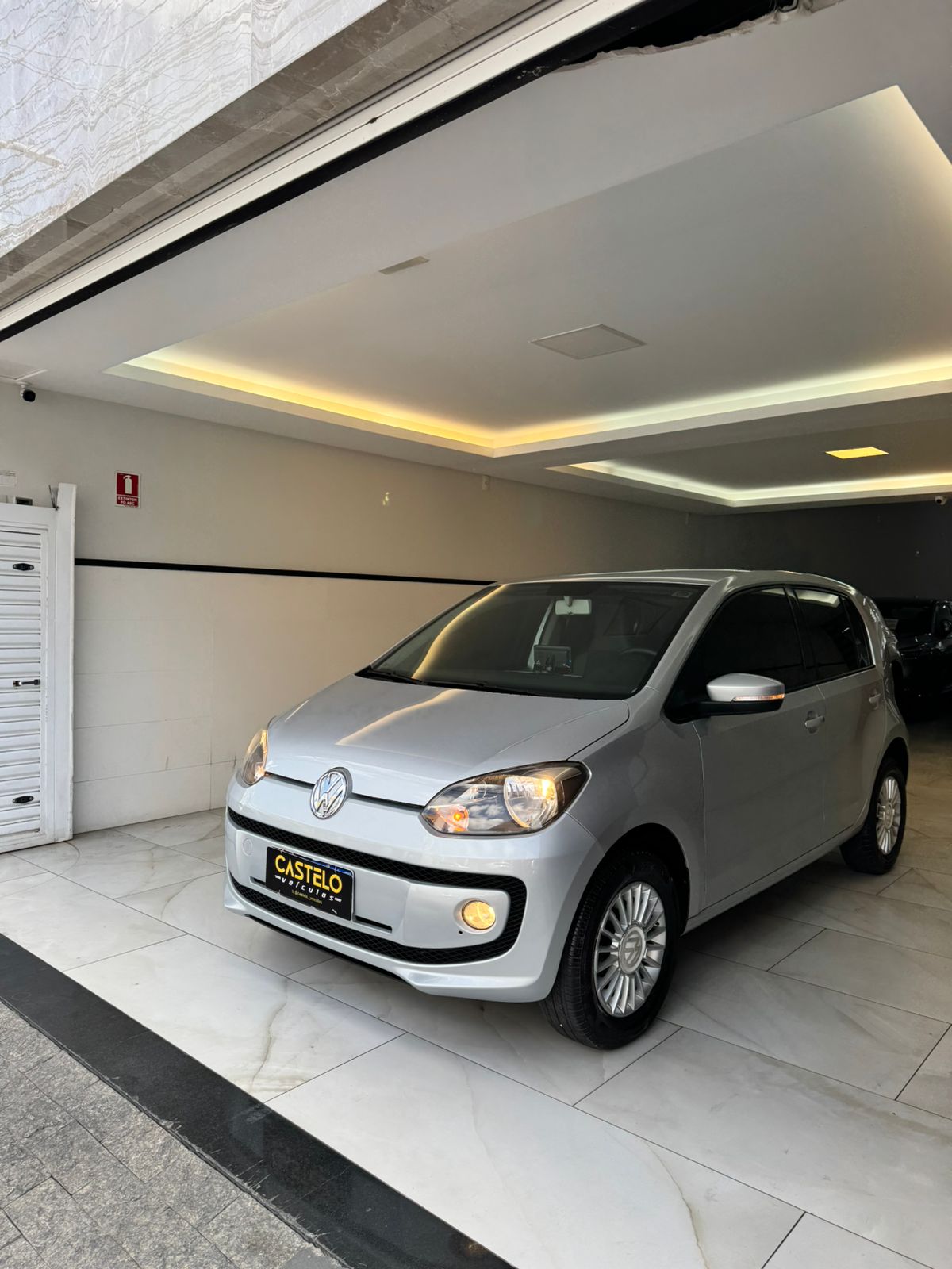 VOLKSWAGEN UP 3