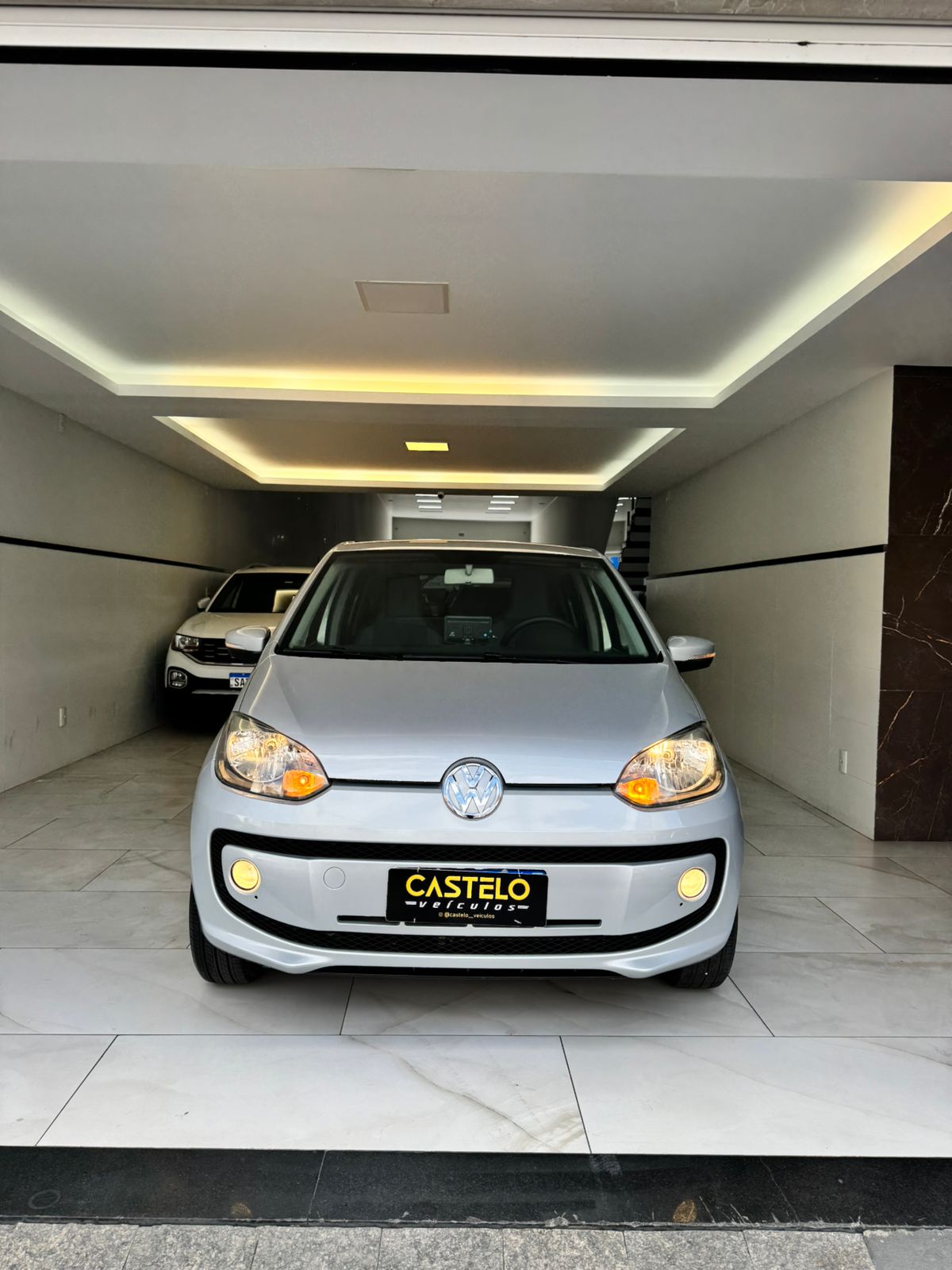 VOLKSWAGEN UP 4