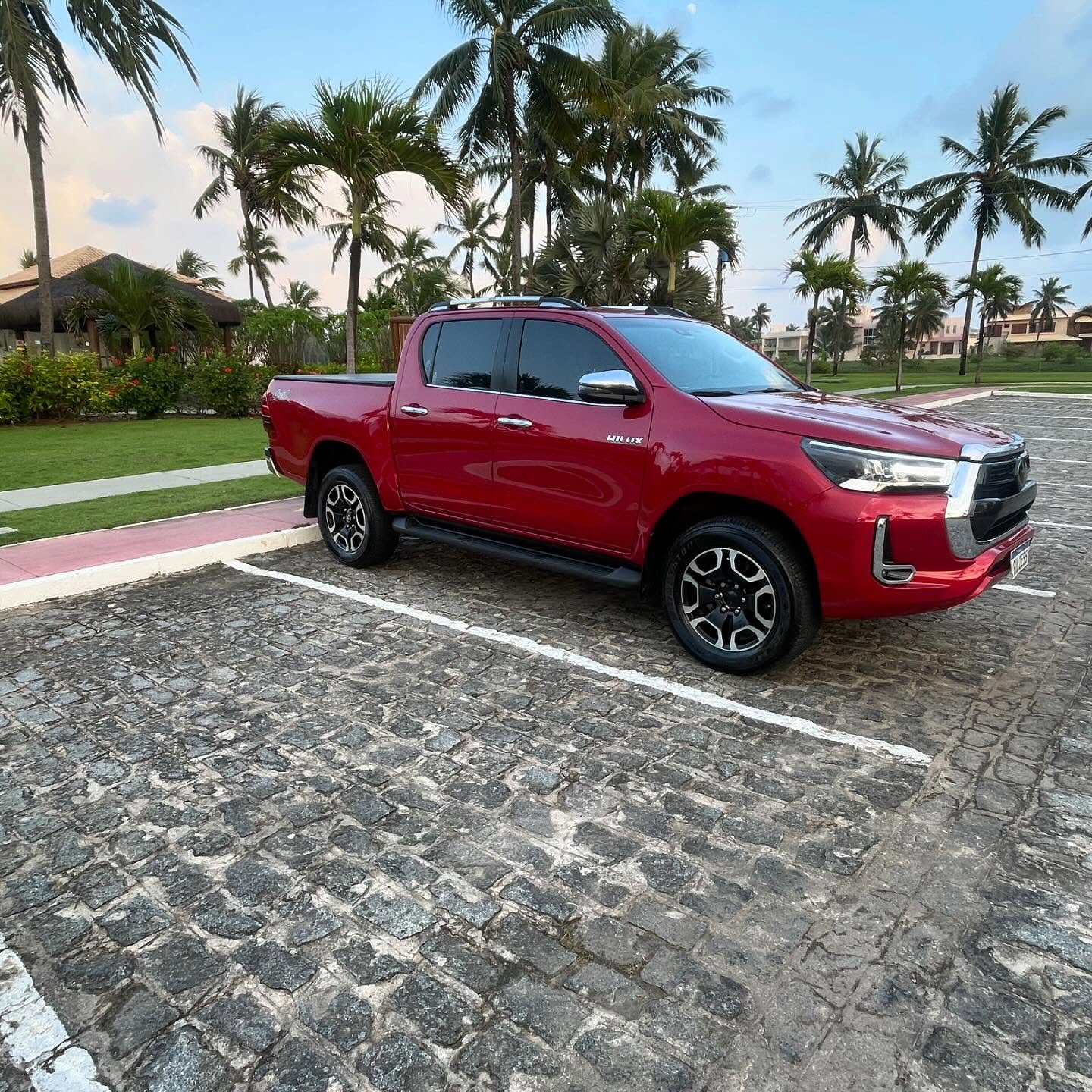 Toyota Hilux 2