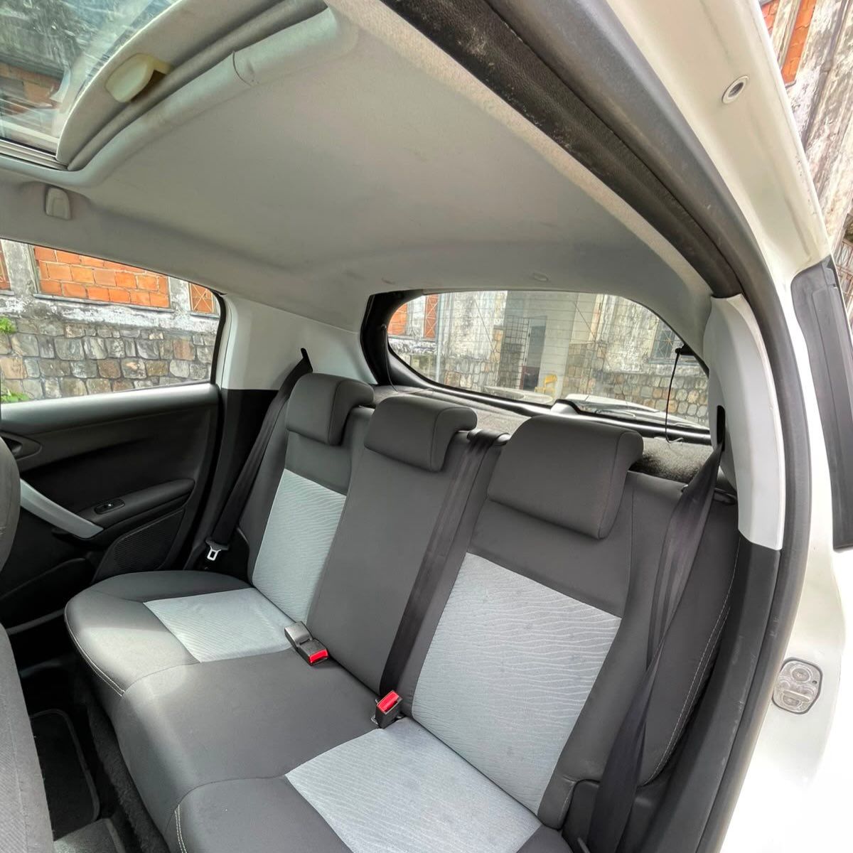 Peugeot 208 10