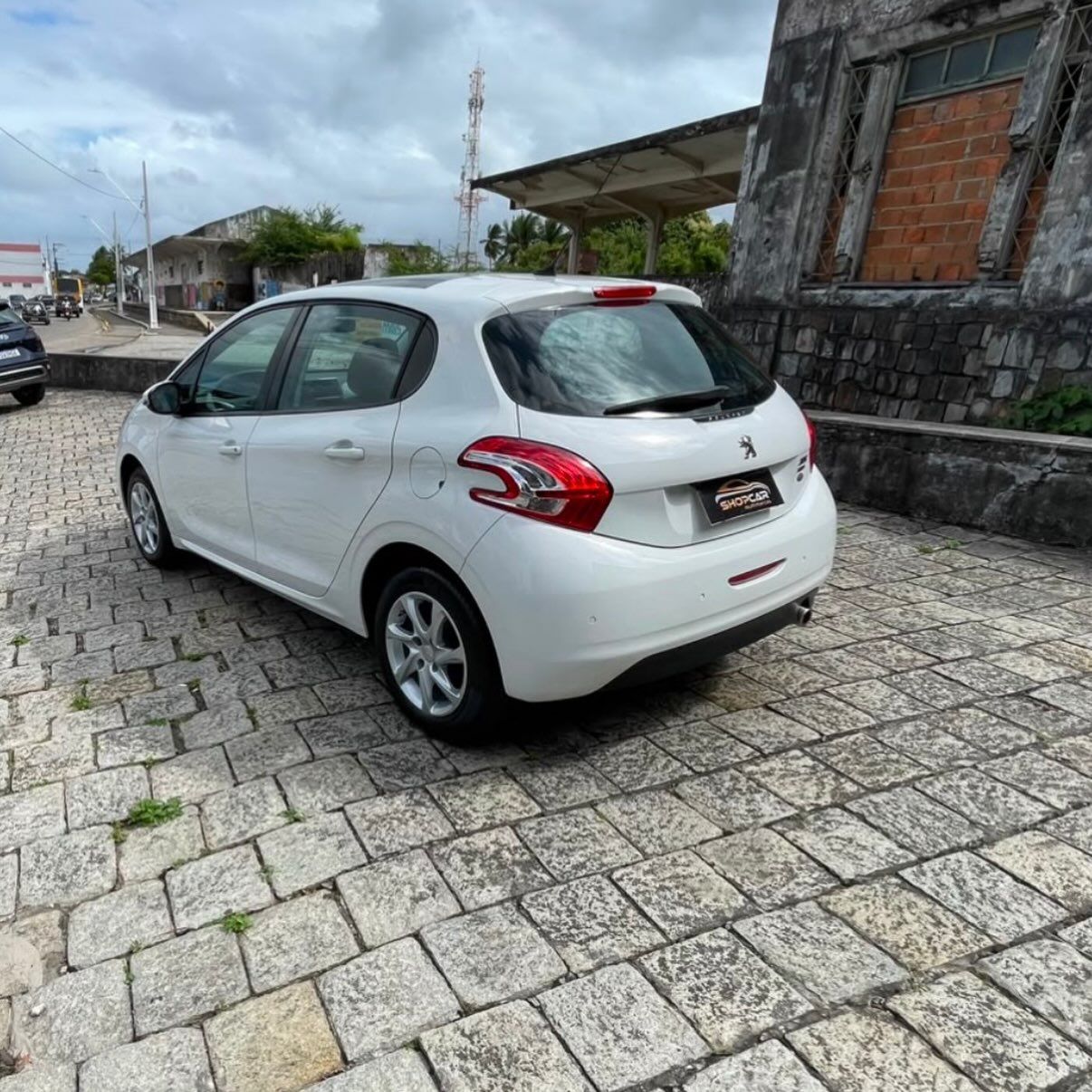 Peugeot 208 8