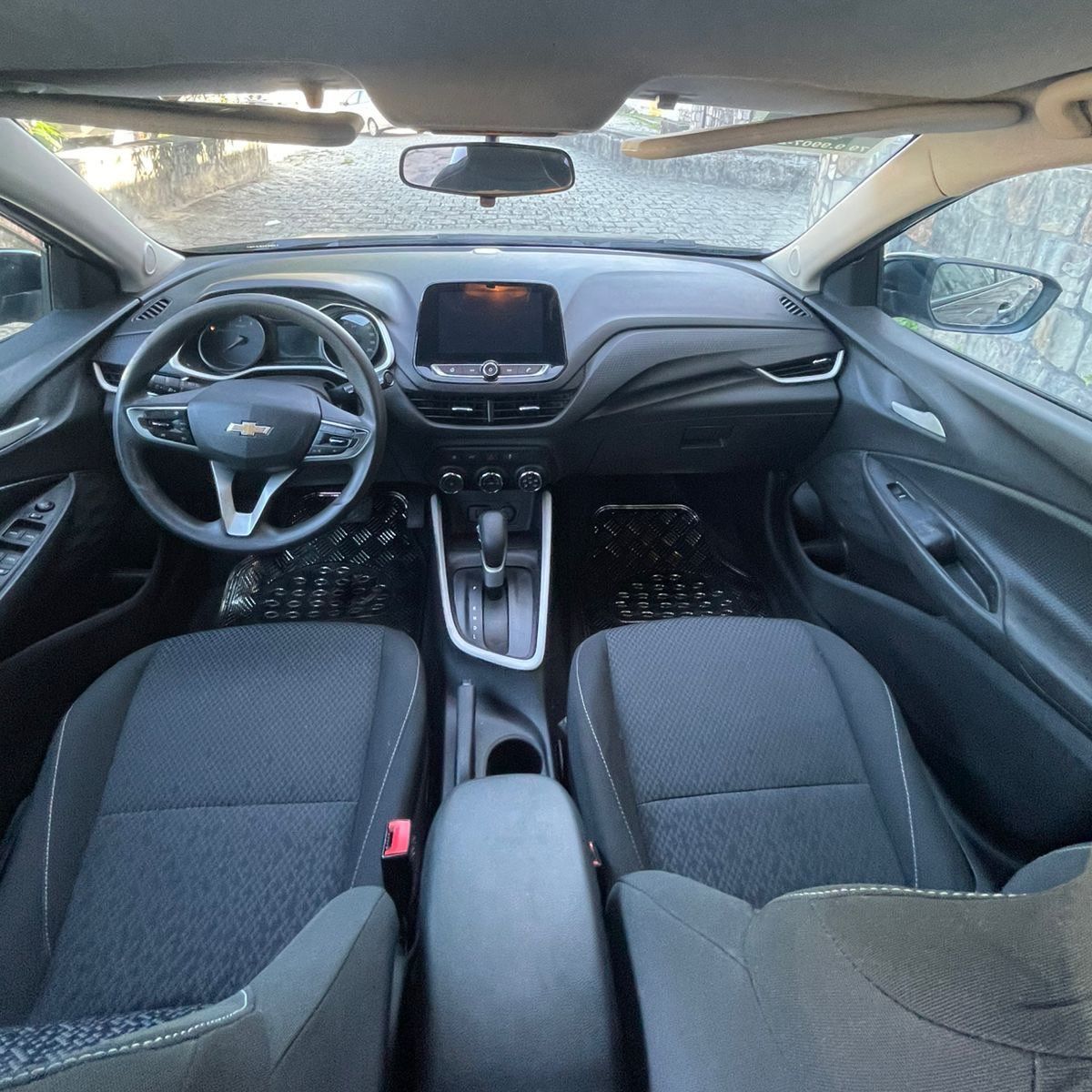 Chevrolet Onix 9