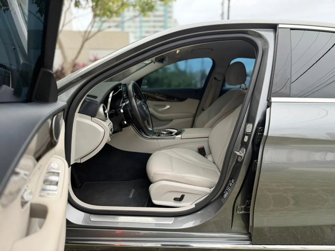 Mercedes-Benz C-180 12