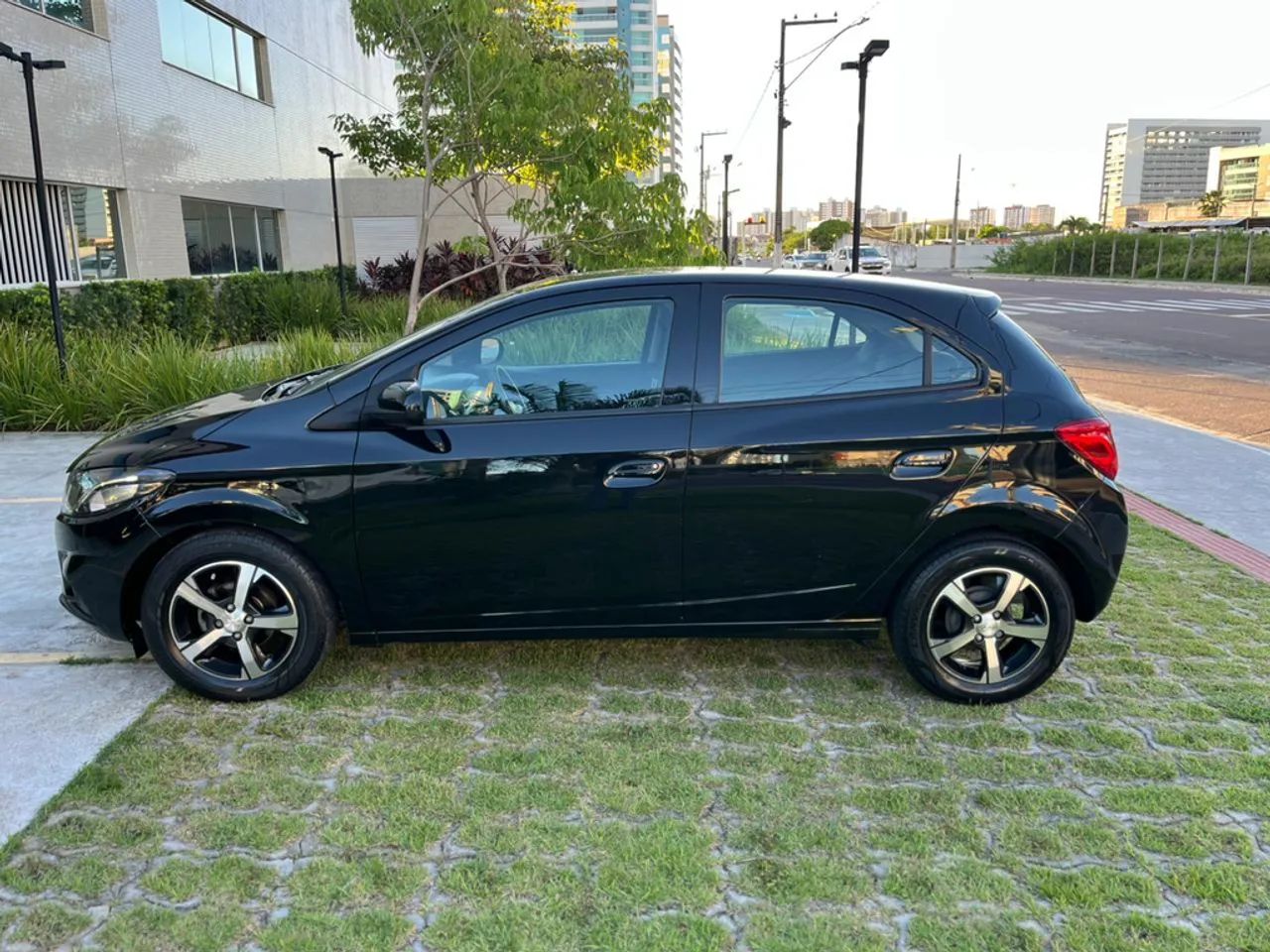 Chevrolet ONIX 8