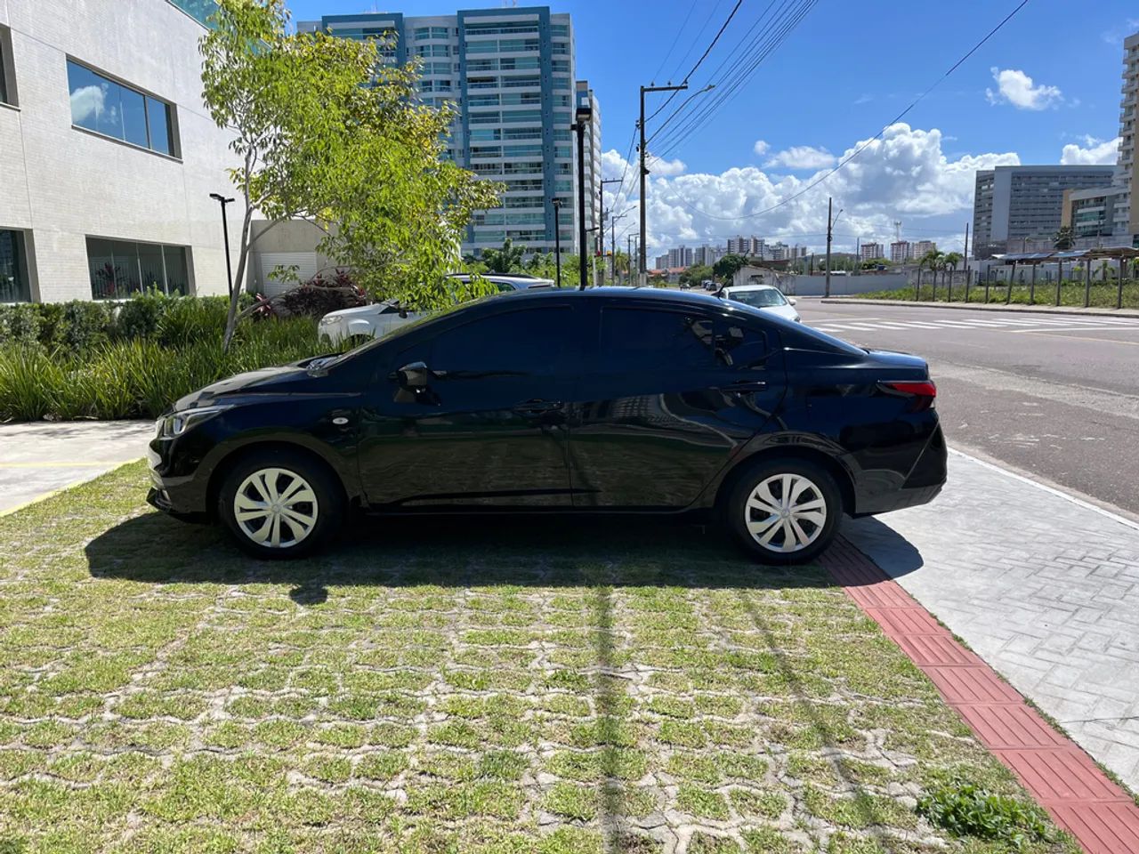 Nissan VERSA 8