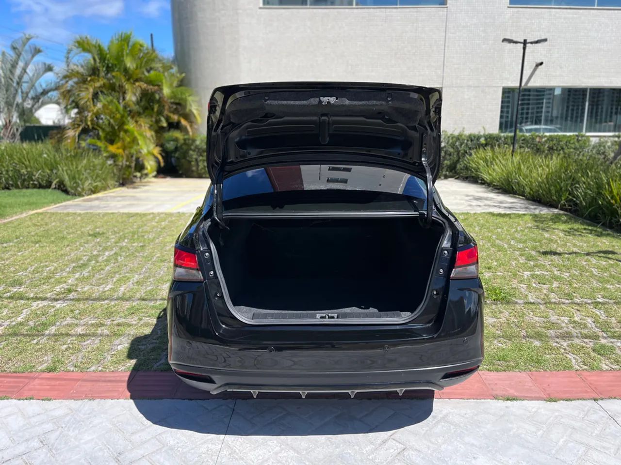 Nissan VERSA 14