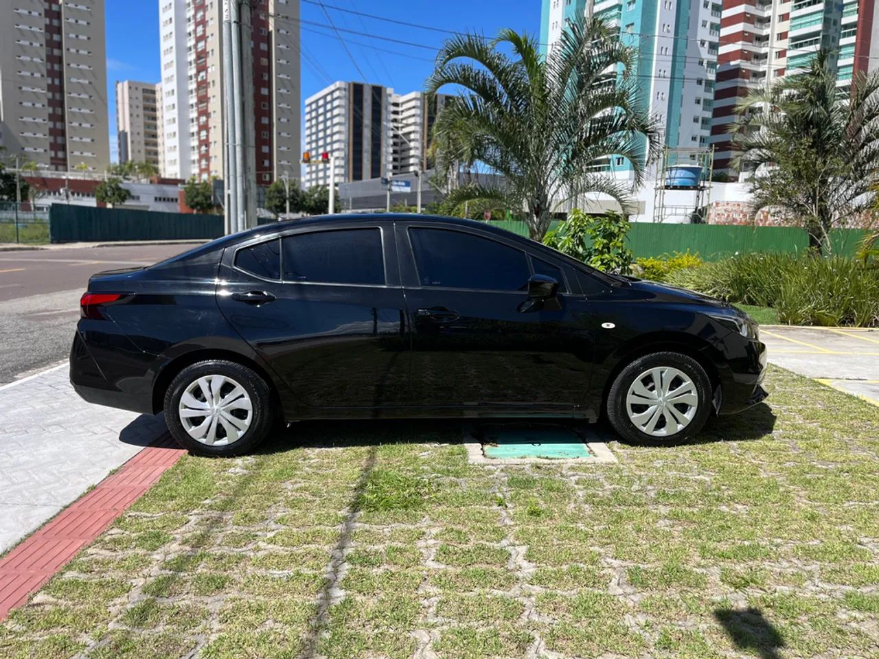 Nissan VERSA 4