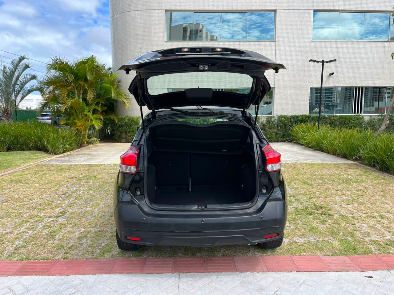 Nissan KICKS 16
