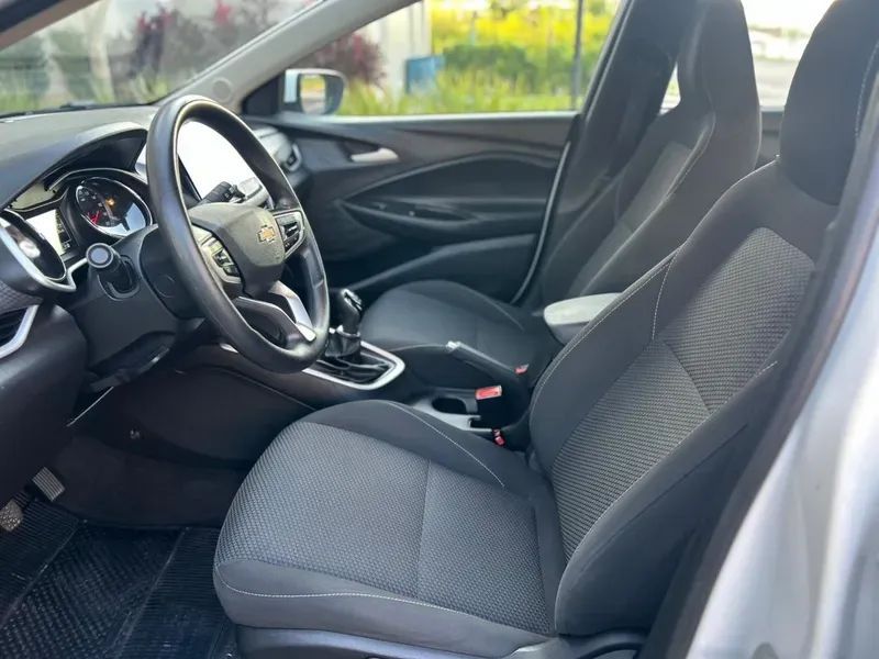 Chevrolet ONIX 11