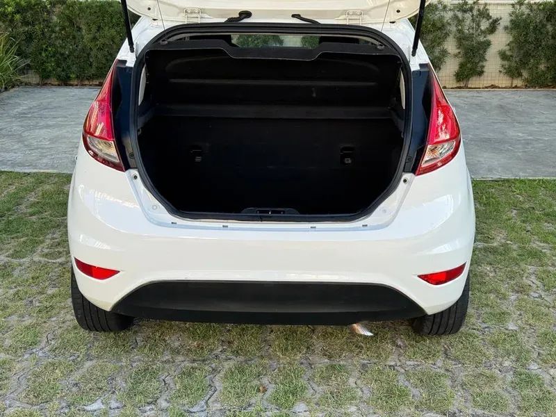 Ford FIESTA 12