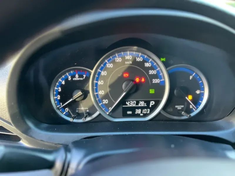Toyota YARIS 9