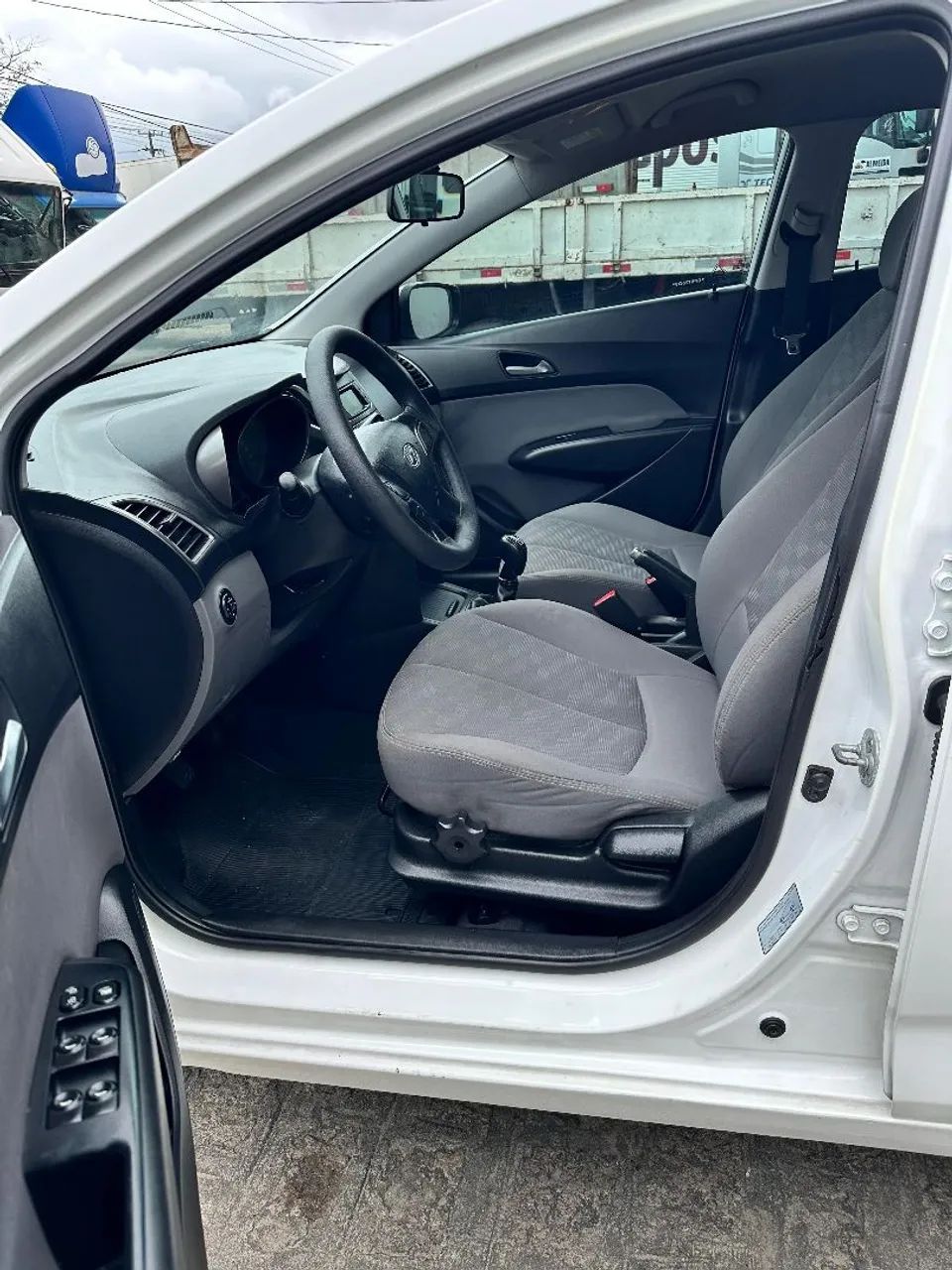 Hyundai HB20S 8
