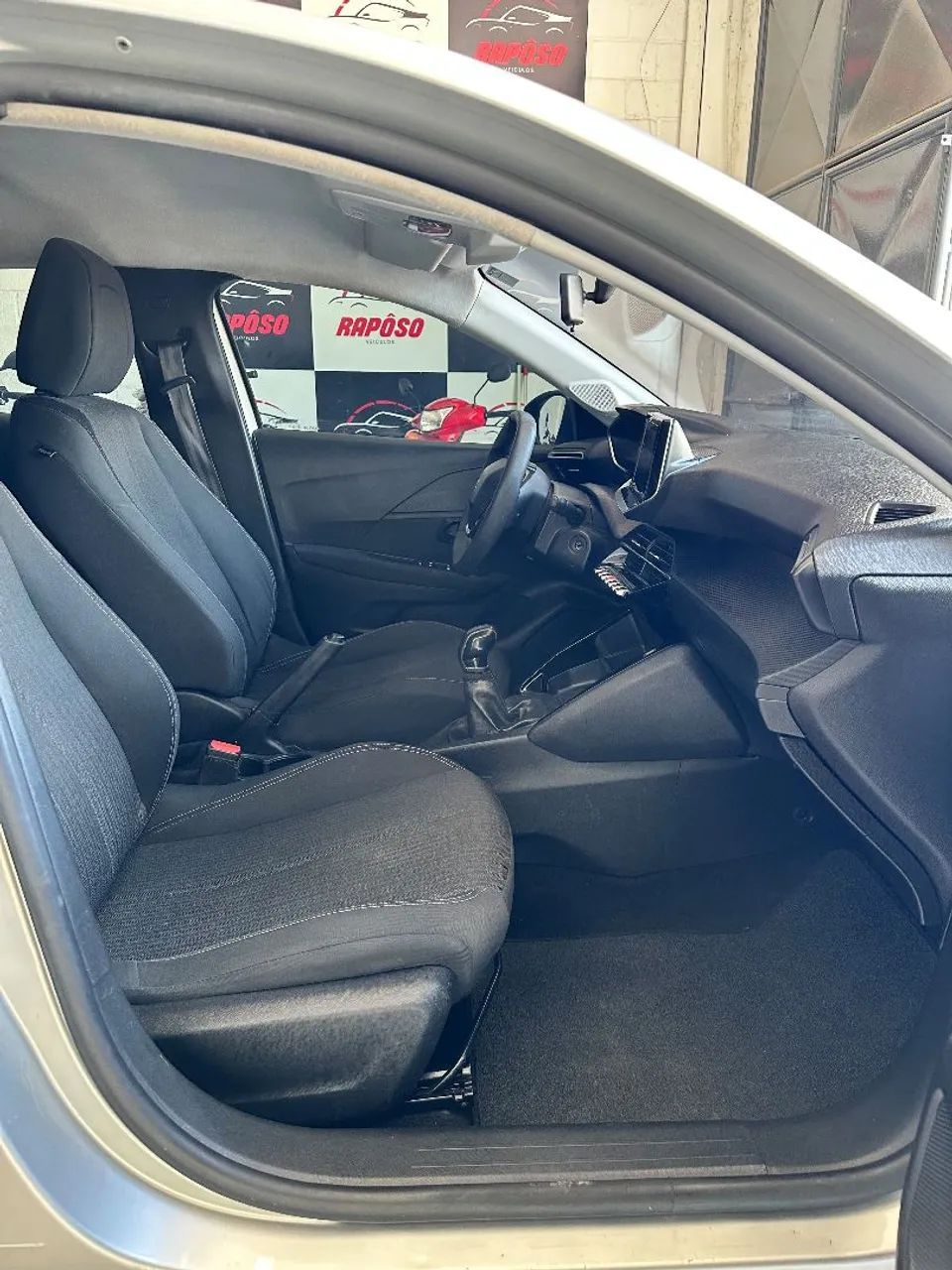 Peugeot 208 6