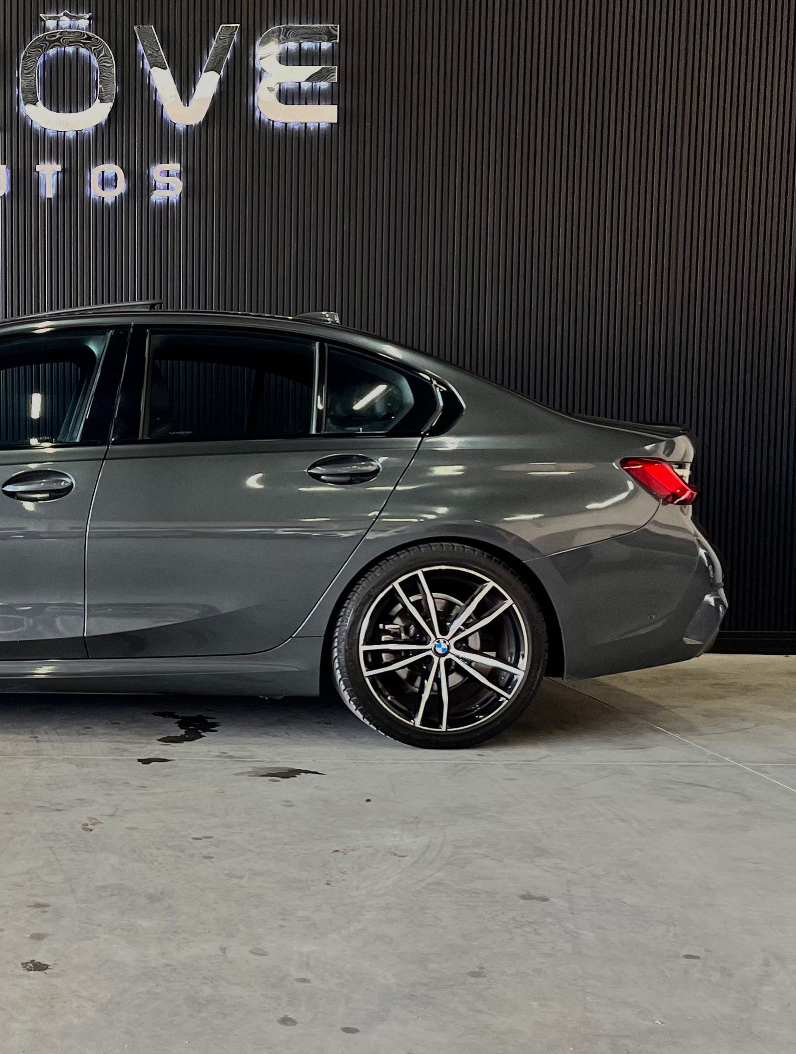 BMW 320i 4