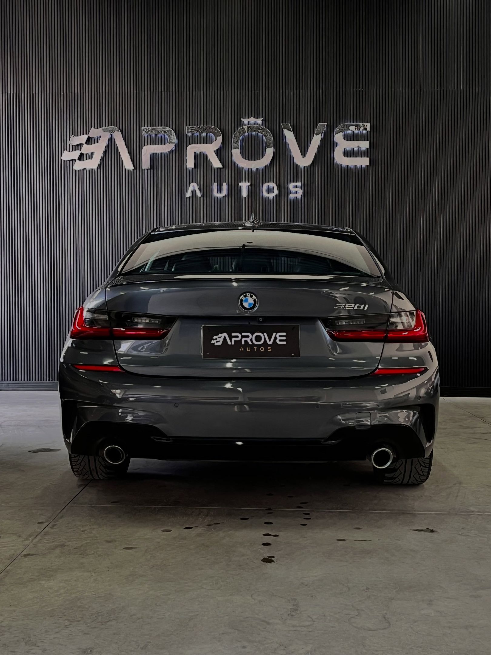 BMW 320i 5