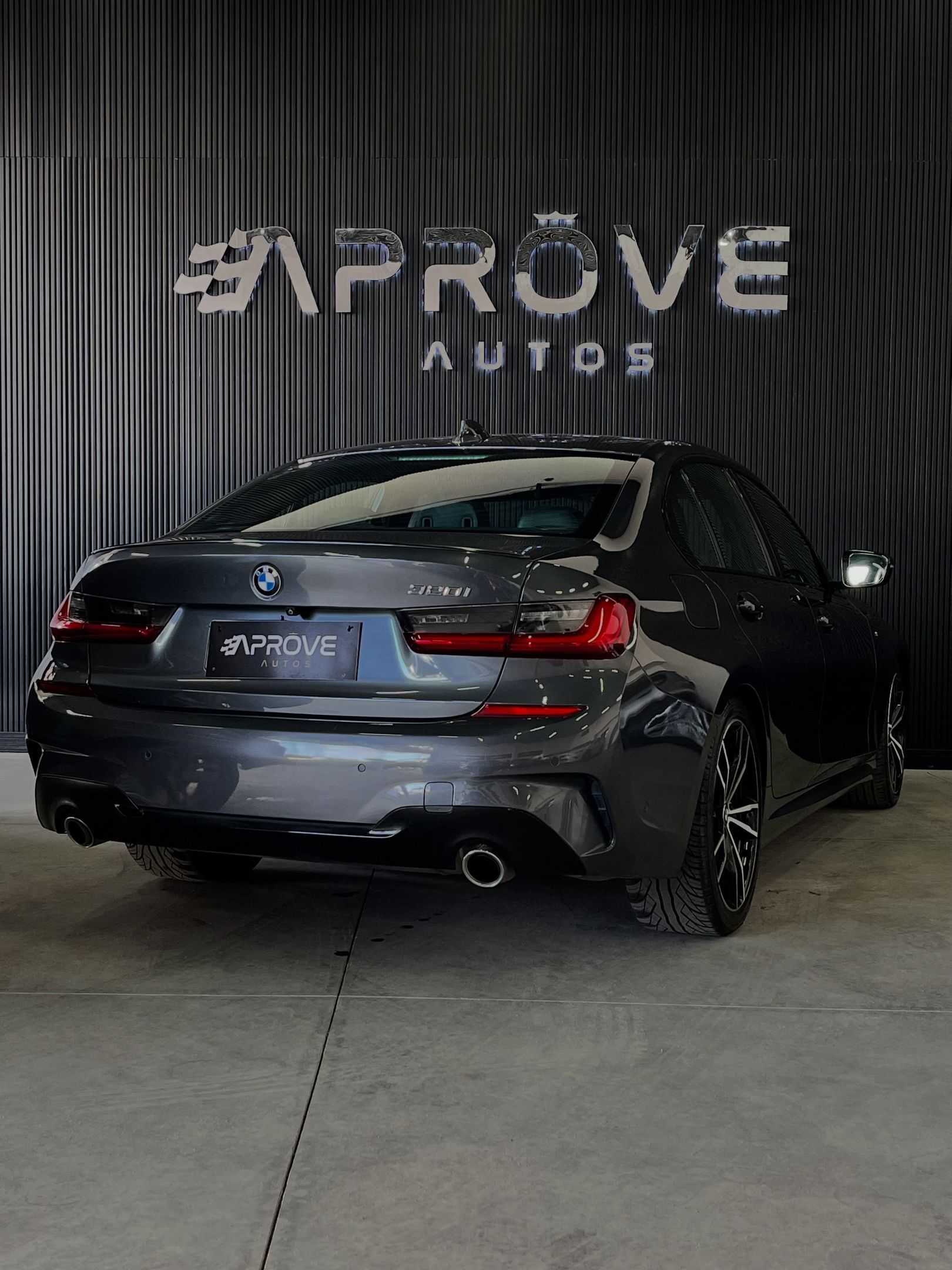 BMW 320i 6