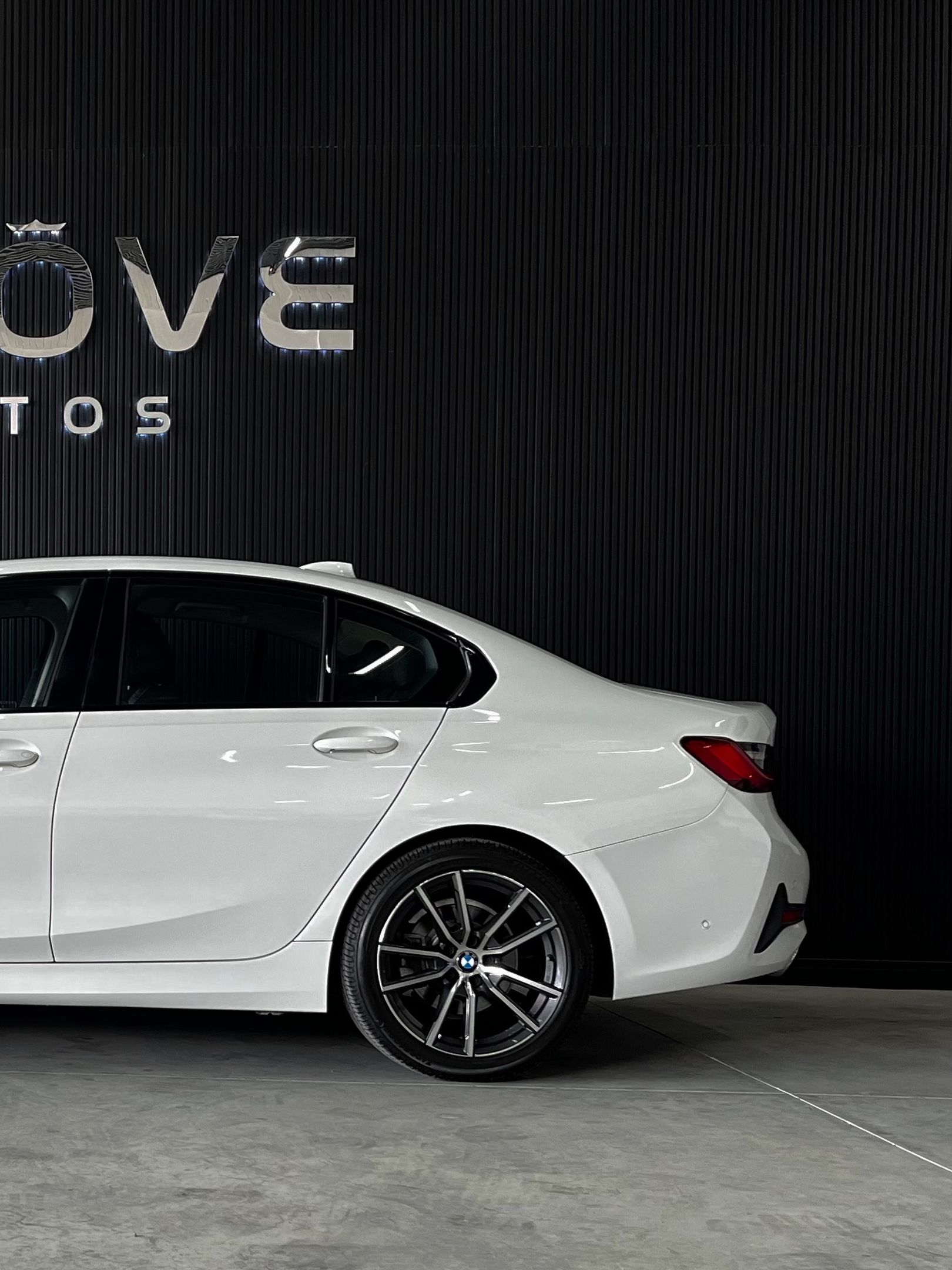 BMW 320i 4